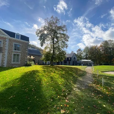 La Chambre Et Le Studio Du Chateau Du Golf De Bernalmont-3
